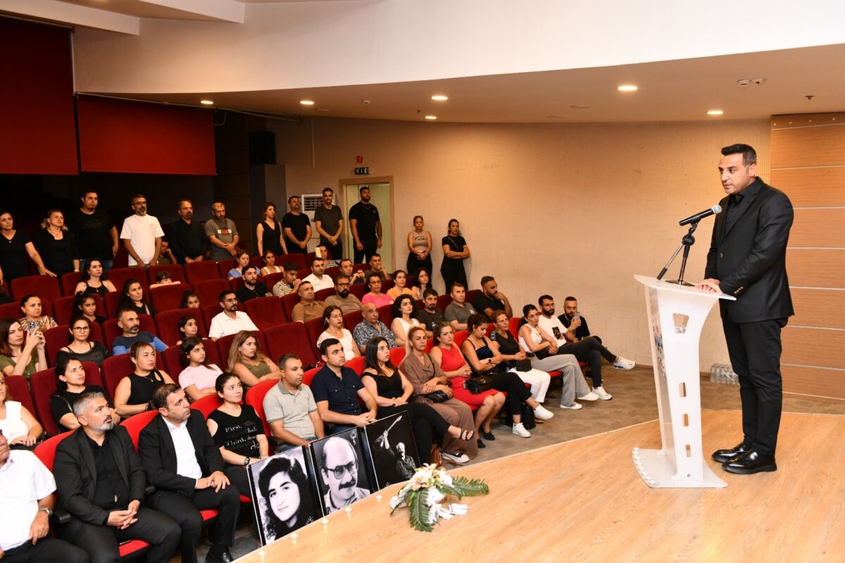 Çiğli Belediyesi Fakir Baykurt Salonu’nda gerçekleştirilen anma töreninde, Madımak Katliamında