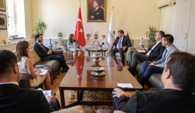 KKTC İzmir Başkonsolosu İnanıroğlu, Başkan Tugay’ı ziyaret etti