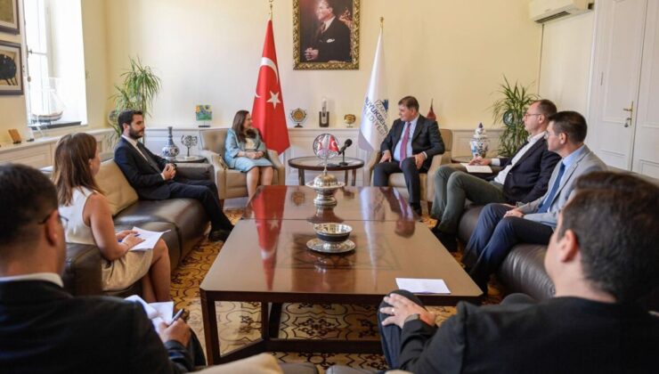 KKTC İzmir Başkonsolosu İnanıroğlu, Başkan Tugay’ı ziyaret etti