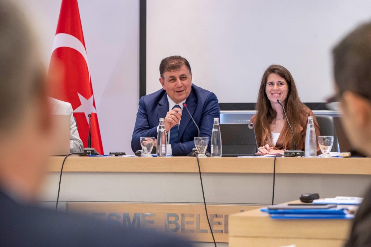 İzmir Büyükşehir Belediye Başkanı Dr. Cemil Tugay’ın ilçelerde düzenlediği koordinasyon