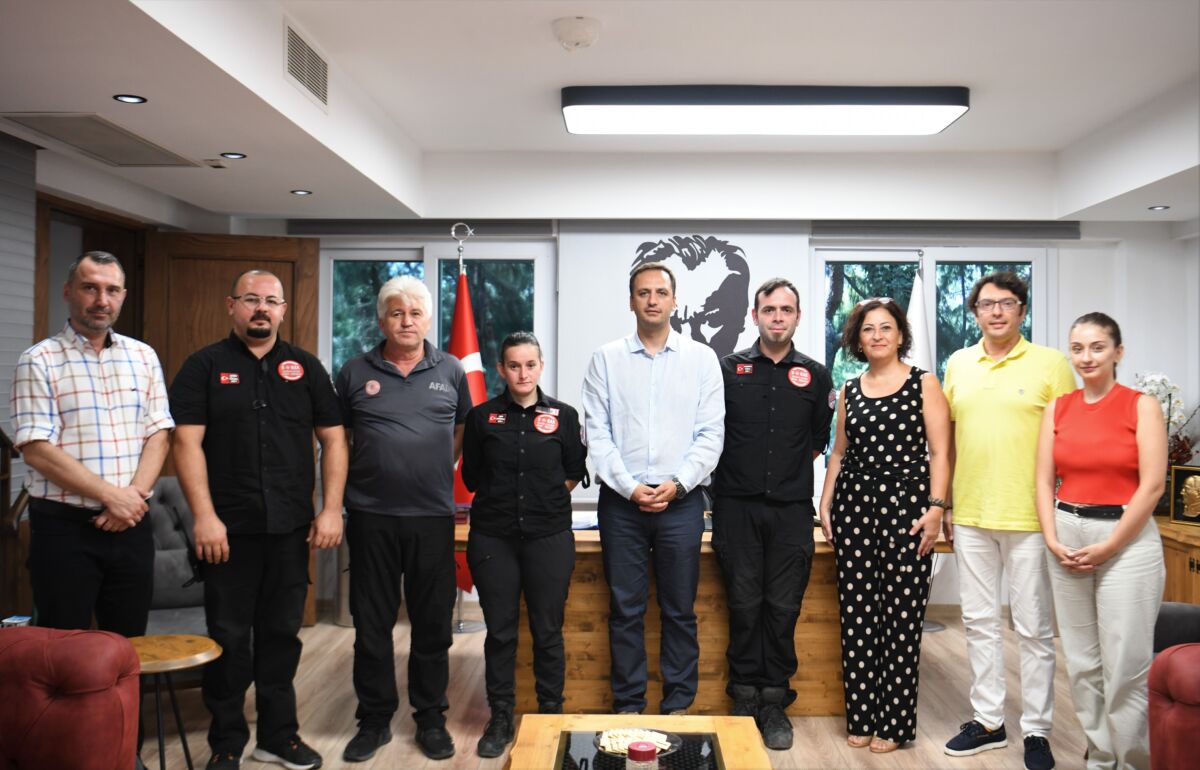 Bornova’da afetlere karşı BORAK ile ortak işbirliği Bornova Belediye Başkanı Ömer Eşki, Bornova Arama Kurtarma Derneği (BORAK)