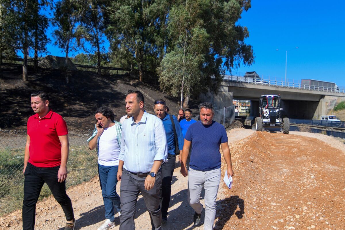 İlçe genelinde yol yapım ve onarım çalışmalarını sürdüren Bornova Belediyesi,