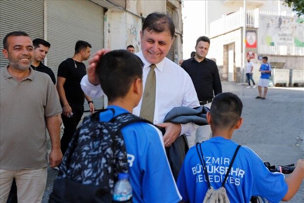 İzmir Büyükşehir Belediye Başkanı Dr. Cemil Tugay, İzmir’in tarihi semti