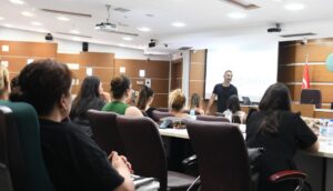 Bornova Belediyesi, okuma yazma ve heceleme güçlüğüne neden olan dil