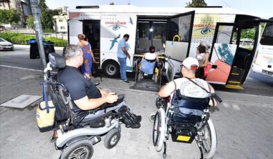 İzmirli engelliler ‘engelsiz ulaşım’ ile mutlu: Ücretsiz engelsiz araçlar büyük kolaylık sağlıyor
