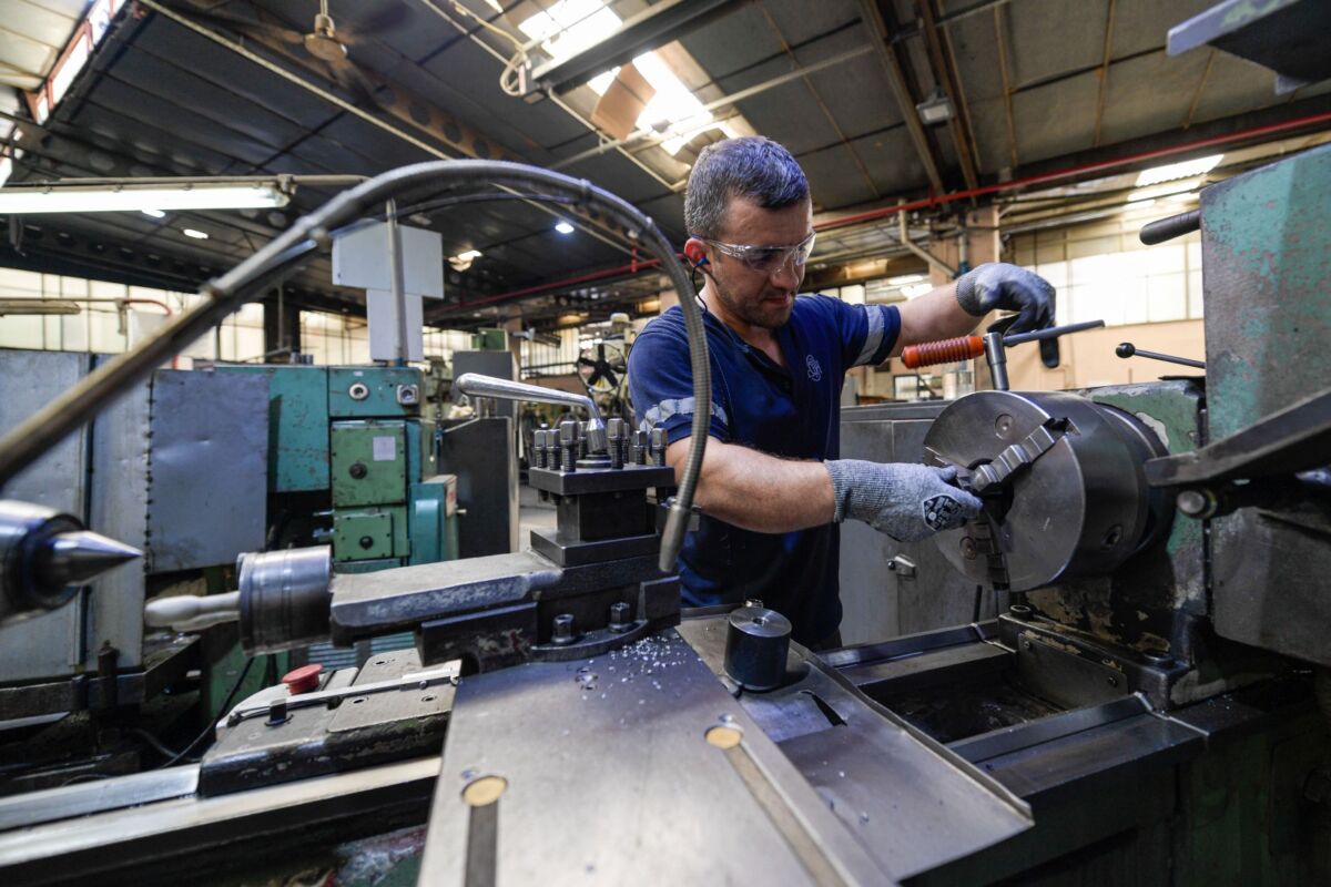 İzmir Büyükşehir Belediyesi ESHOT Genel Müdürlüğü, arızalanan otobüslere kentin dört