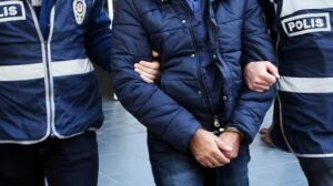 İzmir’in Konak ilçesinde düzenlenen uyuşturucu operasyonunda, 3 şüpheli gözaltına alındı.