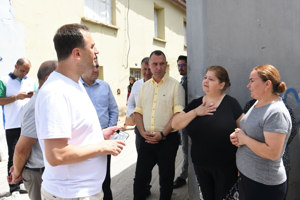 Bornova Belediye Başkanı Ömer Eşki, Işıkkent’e gerçekleştirdiği ziyarette bölgede yaşayanların