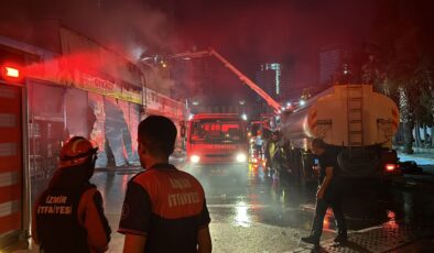 İzmir Gıda Çarşısı’nda korkutan yangın: İki saatte kontrol altına alındı