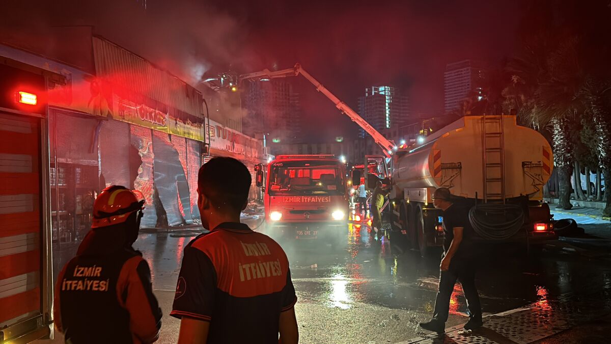 İzmir’in Konak ilçesinde bulunan Gıda Çarşısı’ndaki bir iş yerinde çıkan