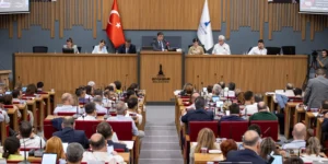 İzmir Büyükşehir Belediyesi’nde aylardır süren Sosyal Denge Tazminatı (SDS) krizi