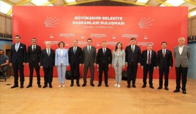 Başkan Tugay İstanbul’da: CHP’li Belediye Başkanları Toplantısında
