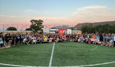 İzmir’in futbolcu kızları geleceğe ışık saçıyor