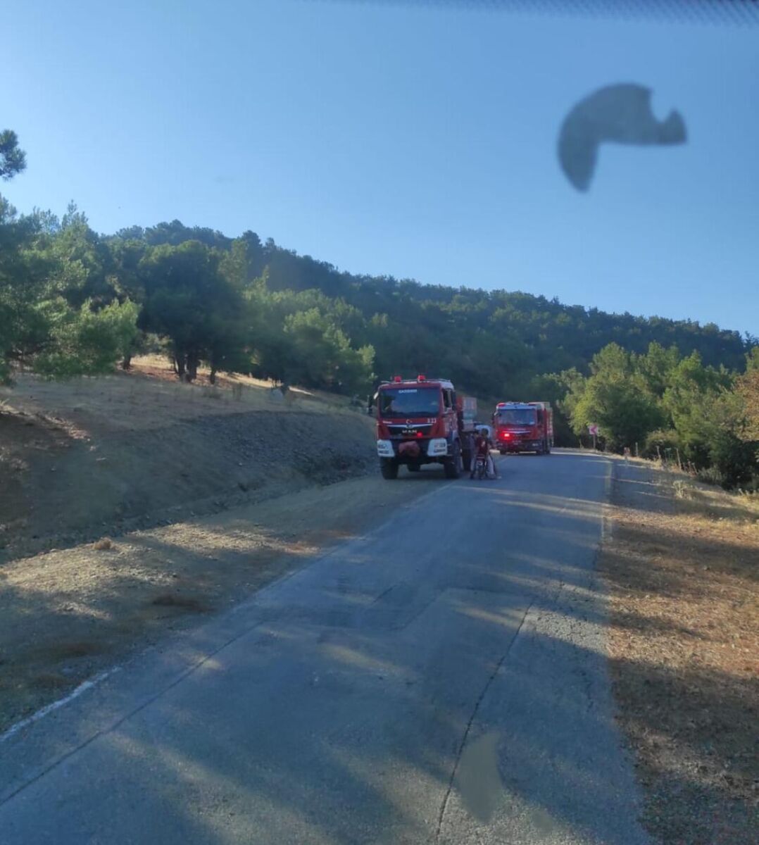 İzmir Büyükşehir Belediyesi İtfaiye Dairesi Başkanlığı ekipleri, Karabağlar Kavacık Mahallesi’nde