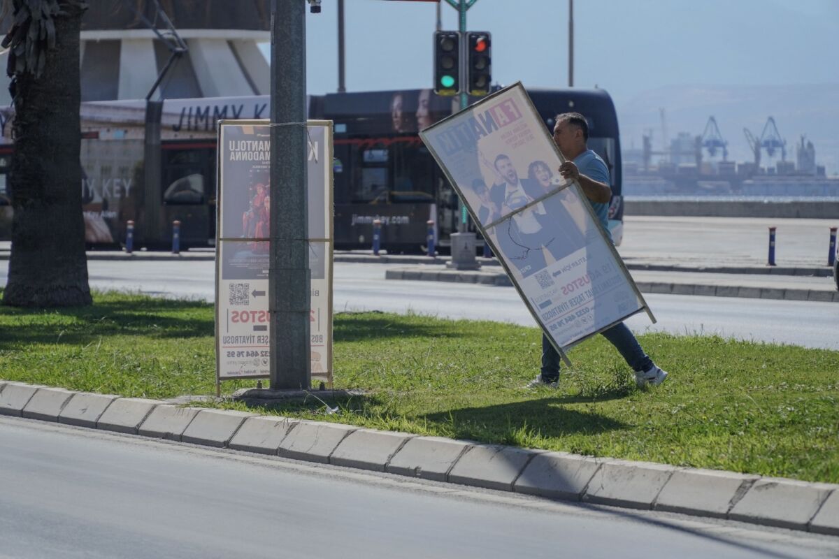 Karşıyaka Belediyesi ekipleri, açık alanlarda yaptıkları denetimlerle her gün 200-300