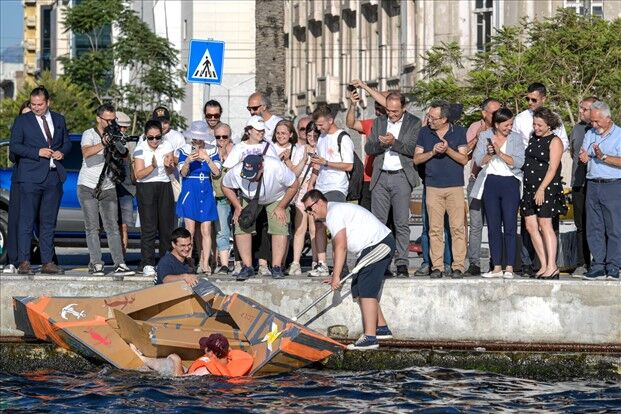 İzmir Körfezi’nde karton tekneler yarıştı