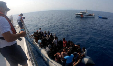Lastik bot sürüklendi: 129 göçmen kurtarıldı