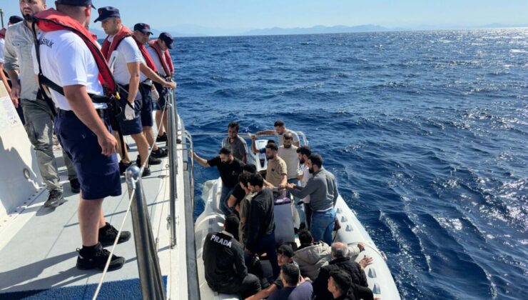 Marmaris’te sürüklenen bottaki 23 kaçak göçmen kurtarıldı