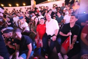 Menderes Belediye Başkanı İlkay Çiçek, tüm Mendereslileri A Milli Futbol
