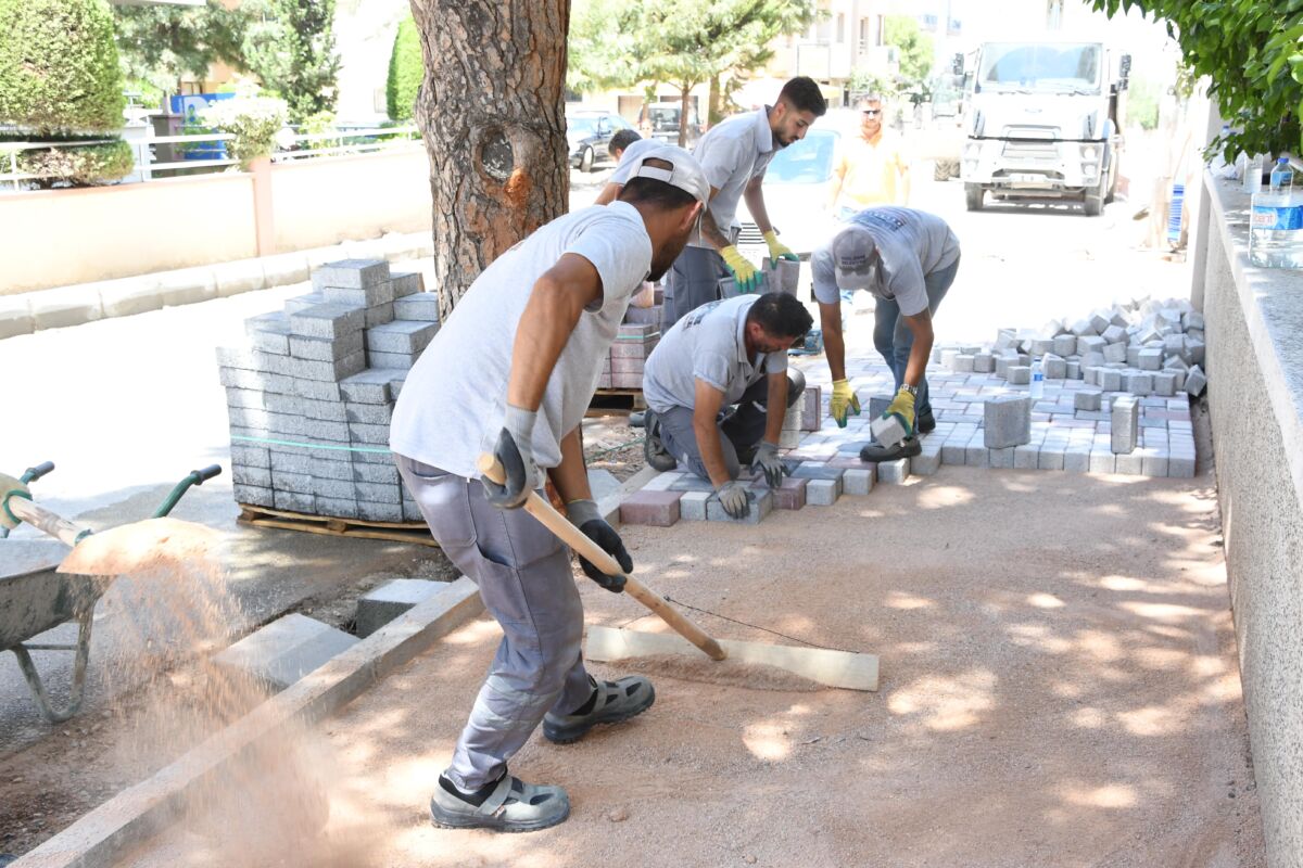 Narlıdere Belediyesi, insan sağlığını tehdit eden aşırı sıcaklar nedeniyle saha