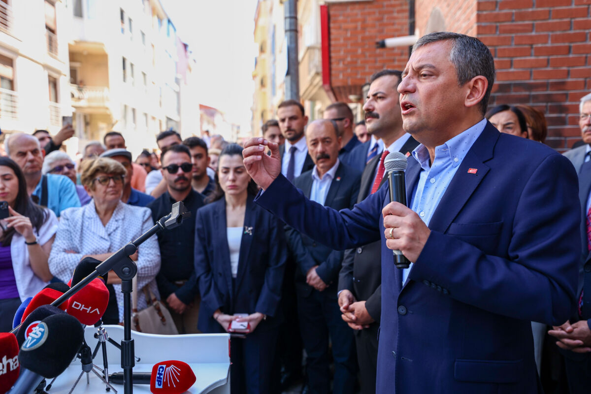 Demokrat Gündem- CHP Genel Başkanı Özgür Özel, Eskişehir ziyareti sırasında