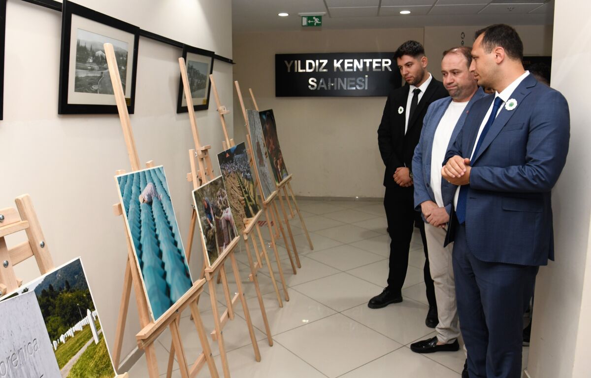 1995 yılında Bosna-Hersek’in Srebrenitsa kentinde gerçekleştirilen katliamda öldürülen yaklaşık 8