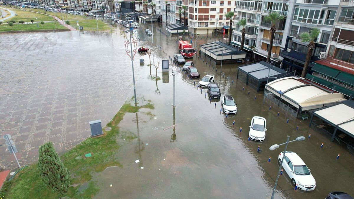 İzmir’de mevcut yapı stokunun eski olması ve yerleşim yerlerinin yanlış