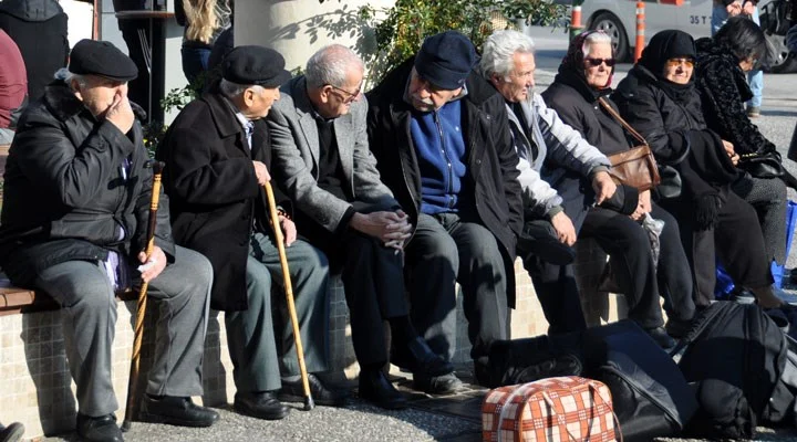 Türkiye’de yaşlı nüfus yükselirken, çocuk ve genç nüfusu azalıyor