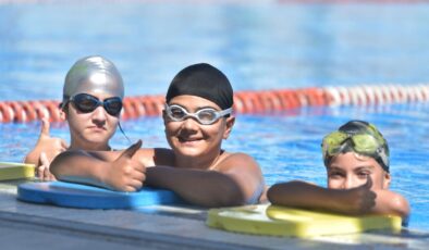 Bornova’da 3 ayrı olimpik havuzda yüzme kurslarına yoğun ilgi: Başkan Ekşi’den yeni havuz müjdesi