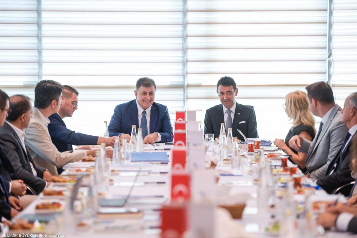 Demokrat Gündem- İzmir Büyükşehir Belediye Başkanı Dr. Cemil Tugay, ilçelerin