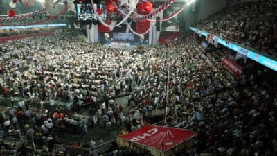 CHP Özgür Özel’in kaptanlığında ‘Tüzük Kurultayı’na gidiyor. Kurultaydan hem CHP’nin