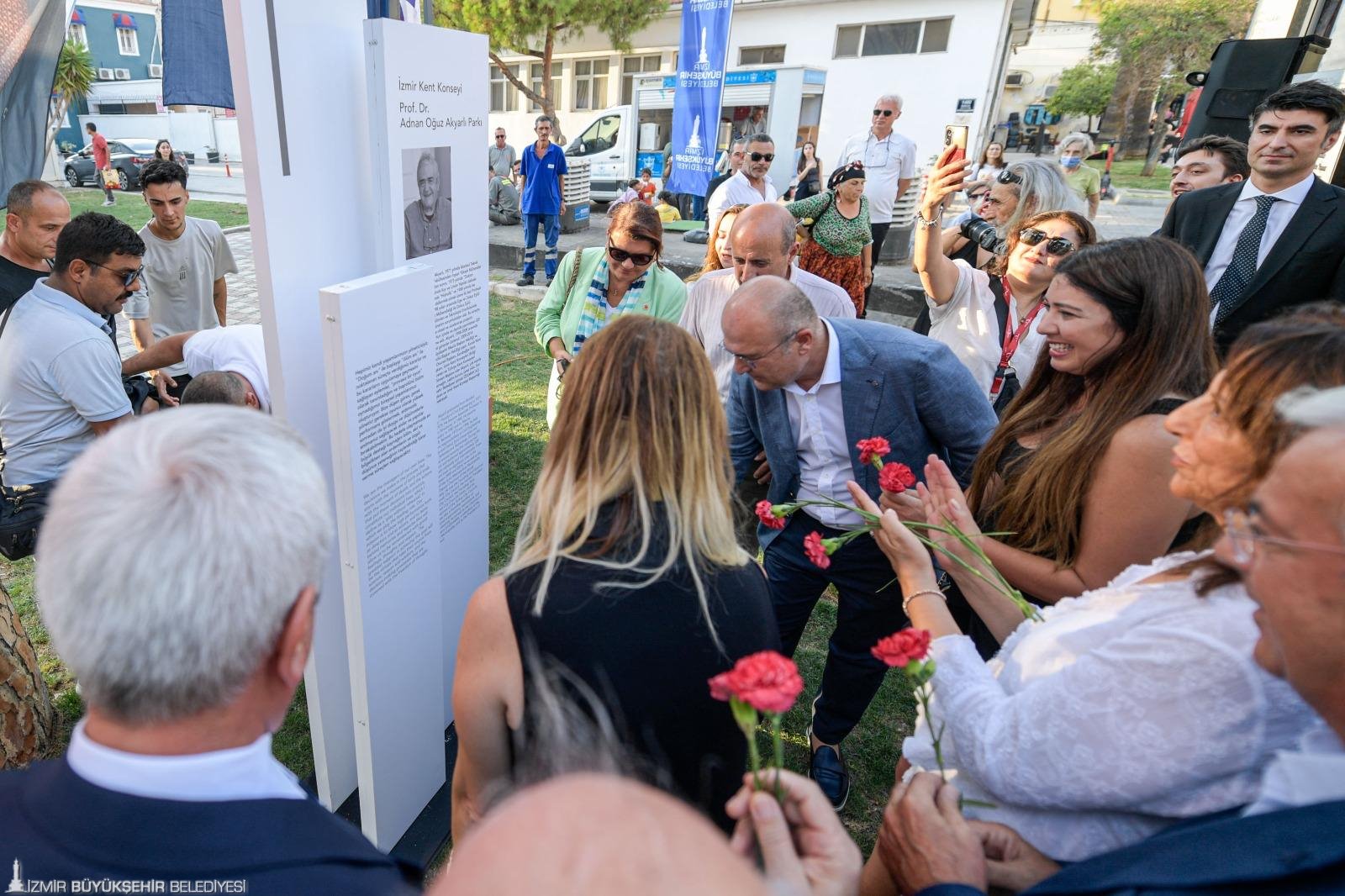 İzmir Kent Konseyi’nin eski Başkanı merhum Prof. Dr. Adnan Oğuz