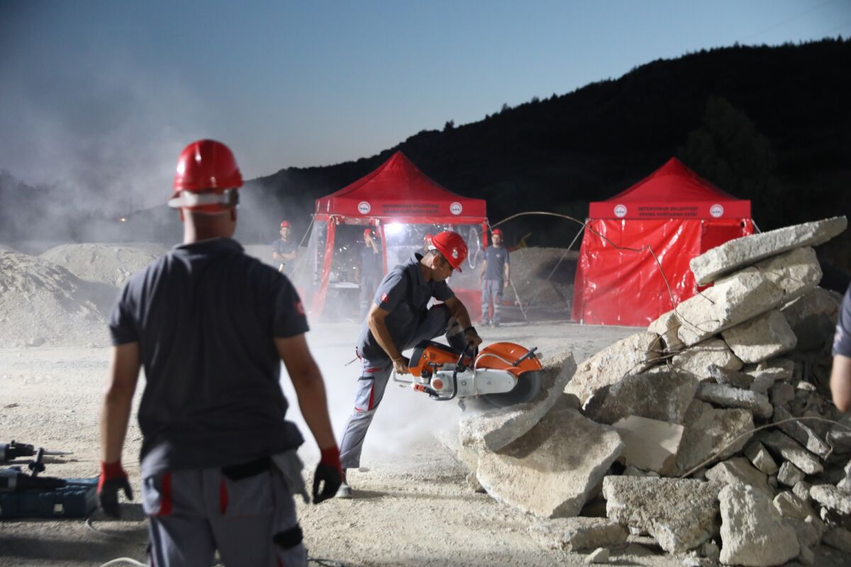 Başarılı geçen tatbikatta 3 ayrı istasyon kurularak deprem anında yapılması