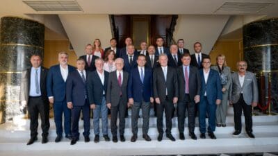 İzmir Enternasyonal Fuarı'nın onur konuğu kenti İstanbul'u temsilen İzmir'e gelen
