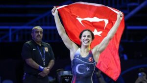 İzmirli olup spor kariyerini İstanbul’da sürdüren 28 yaşındaki milli güreşçimiz