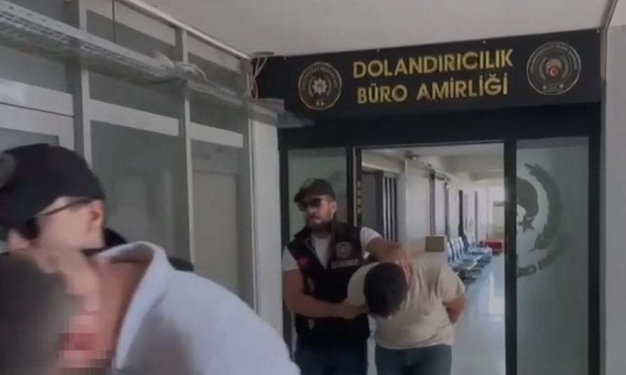 Konak ilçesinde bir kişi, 14 Ağustos’ta kendisini arayıp polis ve