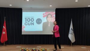 Demokrat Gündem- Karabağlar Belediye Başkanı Emine Helil İnay Kınay, göreve