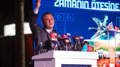CHP Genel Başkanı Özgür Özel, İzmir Enternasyonel Fuarı'nda erken seçim