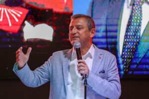 Demokrat Gündem- CHP Genel Başkanı Özgür Özel, partisinin 15. Olağan