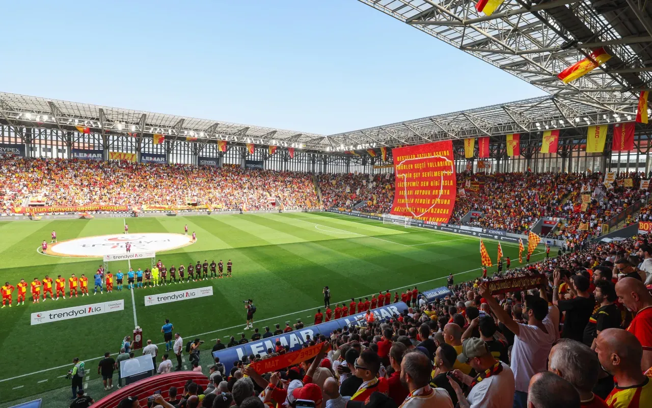 Süper Lig’e 2 yıl aradan sonra dönen Göztepe, taraftarıyla ilk