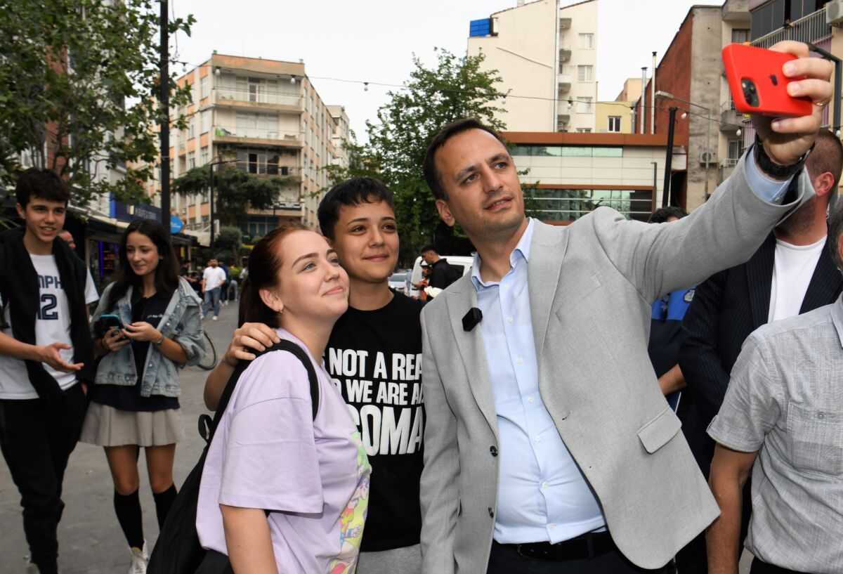 Bornova Belediyesi sunduğu eğitim desteği ile Bornovalı gençlerin geleceğine ışık