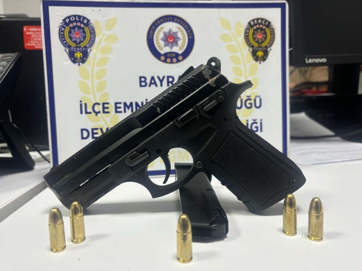 İzmir’in Bayraklı ilçesinde polis ekipleri, bir gün içinde gerçekleştirdikleri 8