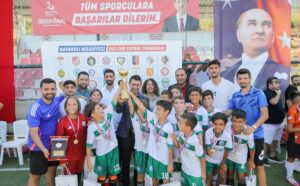 Demokrat Gündem- Bayraklı Belediyesi tarafından geleneksel olarak düzenlenen U-12 Cup