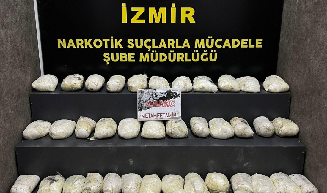 Kadir ÖZEN/İZMİR, -İZMİR’de durdurulan bir TIR’ın yedek lastiğin içine gizlenmiş