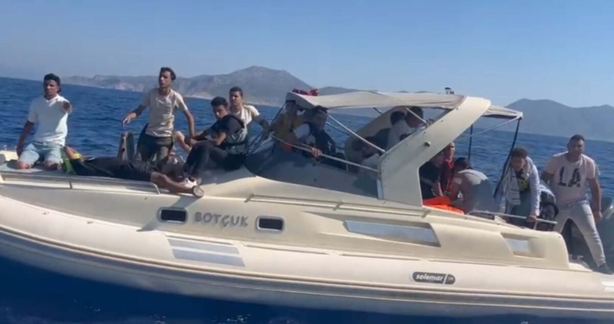 Muğla’nın Marmaris ilçesinde jandarma ve Sahil Güvenlik ekipleri, toplam 70