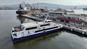 İzmir ve Manisa büyükşehir belediyeleri, İZDENİZ’in Midilli’ye düzenlediği gemi seferlerinden