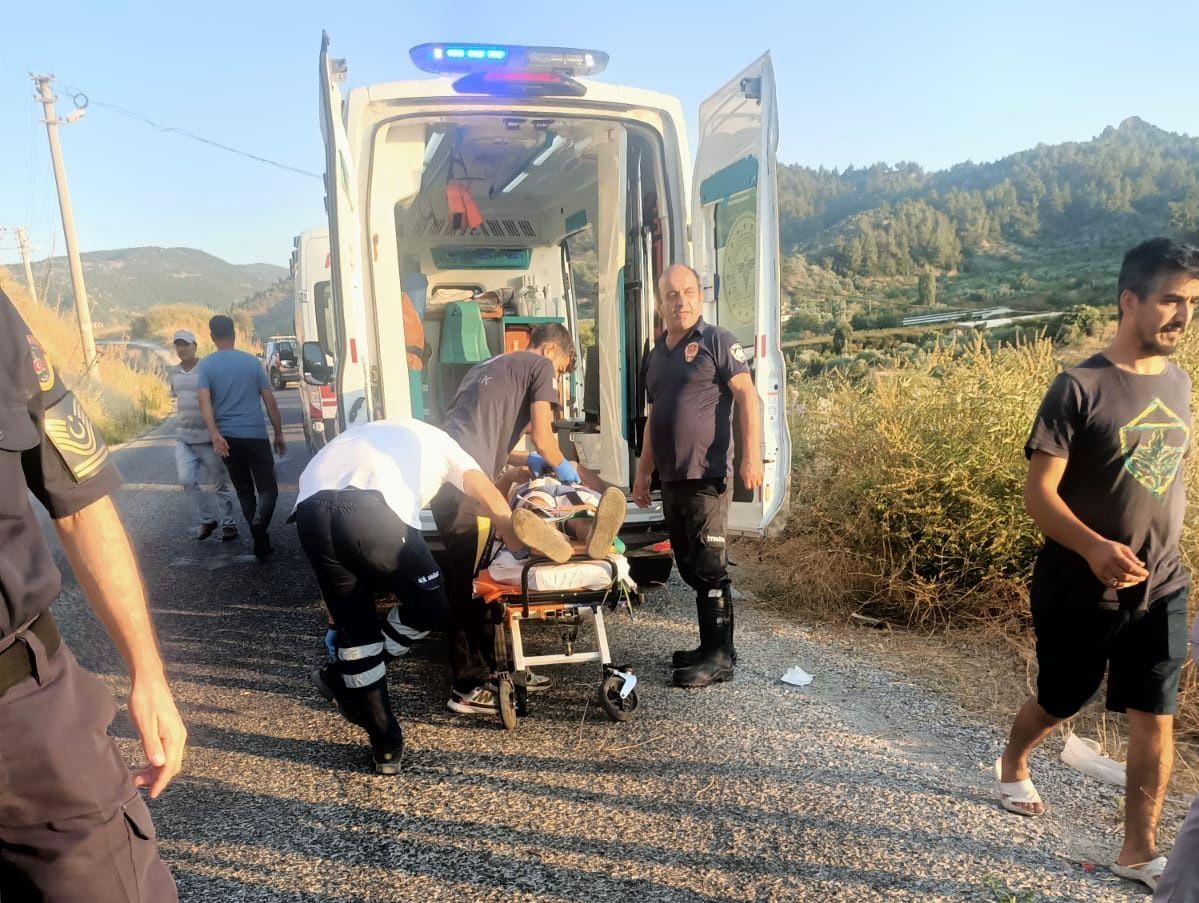 Manisa’nın Turgutlu ilçesinde, sürücüsünün kontrolünü kaybettiği otomobil dereye uçtu. Kazada