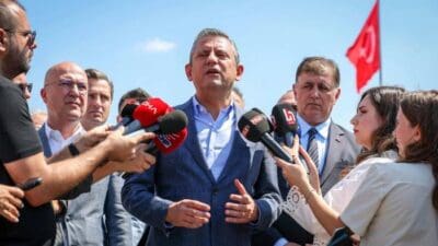 CHP Genel Başkanı Özgür Özel, İzmir’de yaptığı açıklamada, eski Genel