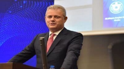 İzmir Ticaret Odası (İZTO) Başkanı Mahmut Özgener, İzmir Körfezi'nde yaşanan