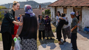 İzmir, iki günü aşkın süredir Yamanlar’da devam eden orman yangınına